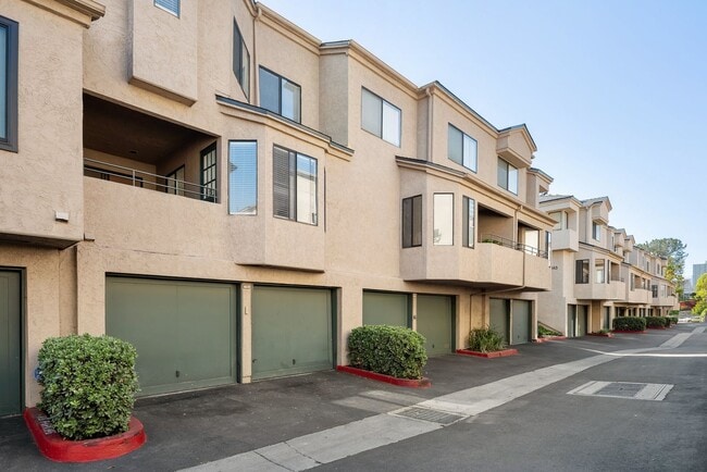 Building Photo - 4339 Nobel Dr
