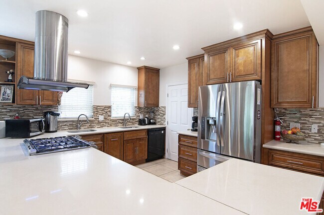 Foto del edificio - 517 N Poinsettia Pl