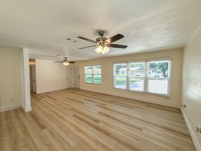 Foto del edificio - 1501 Croquet Dr