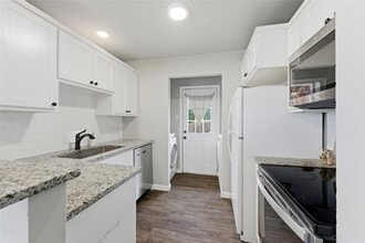 Building Photo - 904 Overlook Dr