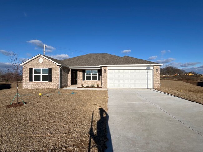 Building Photo - Half Off Move-In — 4 Bed, 2 Bath in Park Place