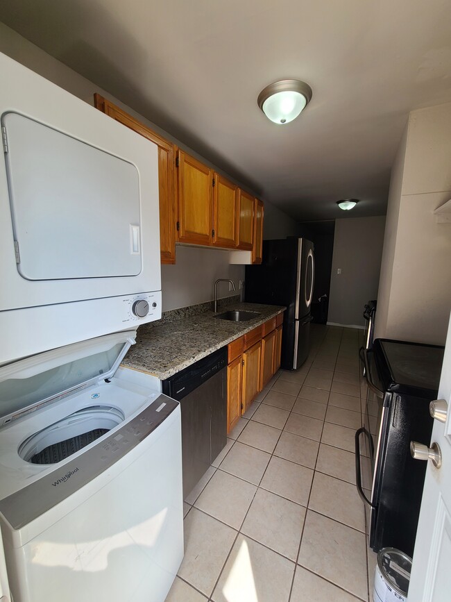 Kitchen area - 1556 Godwin St