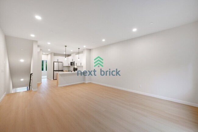 Foto del edificio - Spacious 3-Bedroom Townhouse Retreat with 3 Full Baths in Bothell - 1,551 Sq. Ft. of Modern Comfort!