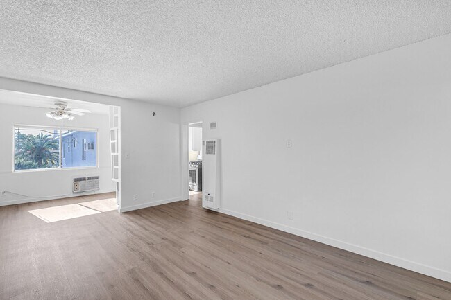 Foto del edificio - 6120 Radford Ave