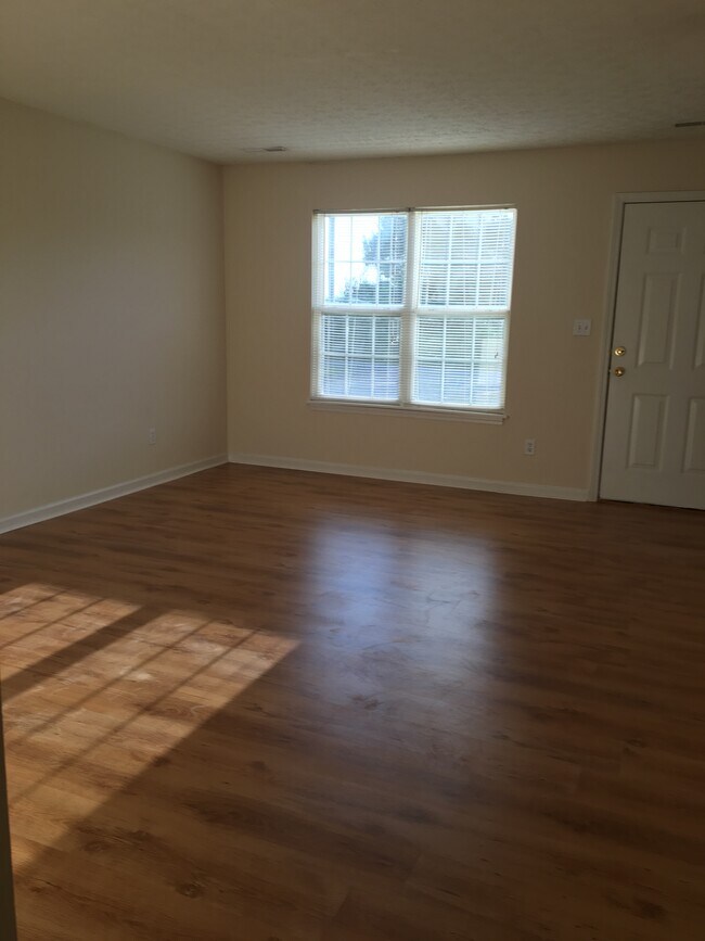 Building Photo - 3840 Banyan Dr