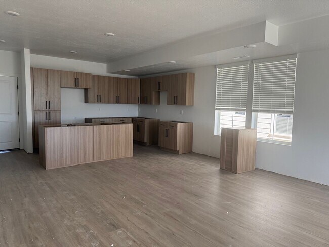 Foto del edificio - Half off first months rent - Beautiful new construction town home with central air, EV charging, ...