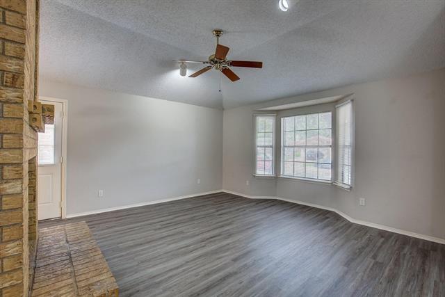 Foto del edificio - 406 Valley Spring Dr