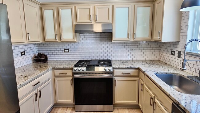 Building Photo - 68 Kempton Dr