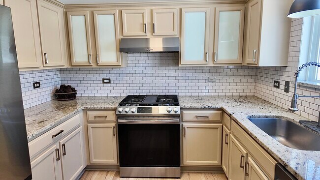 Foto del edificio - 68 Kempton Dr