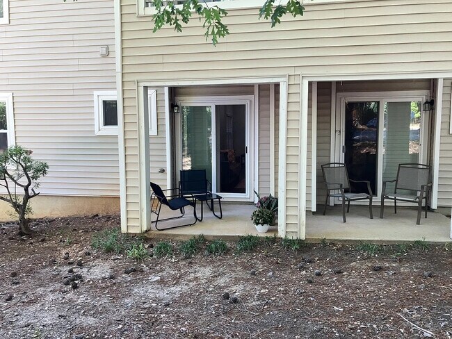 Foto del edificio - Room in Condo on Winterpointe Ln