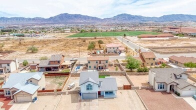 Building Photo - 6228 Brillo Luna St