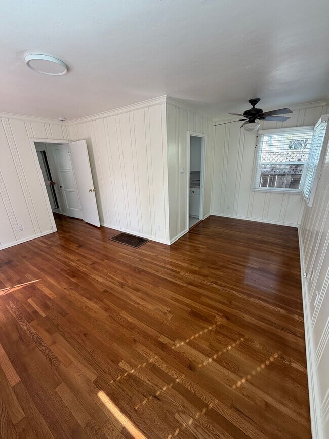 Building Photo - 4832-4834 Kansas St