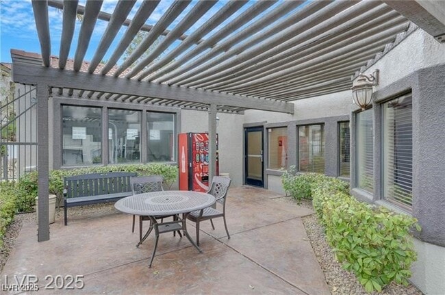 Building Photo - 950 Seven Hills Dr