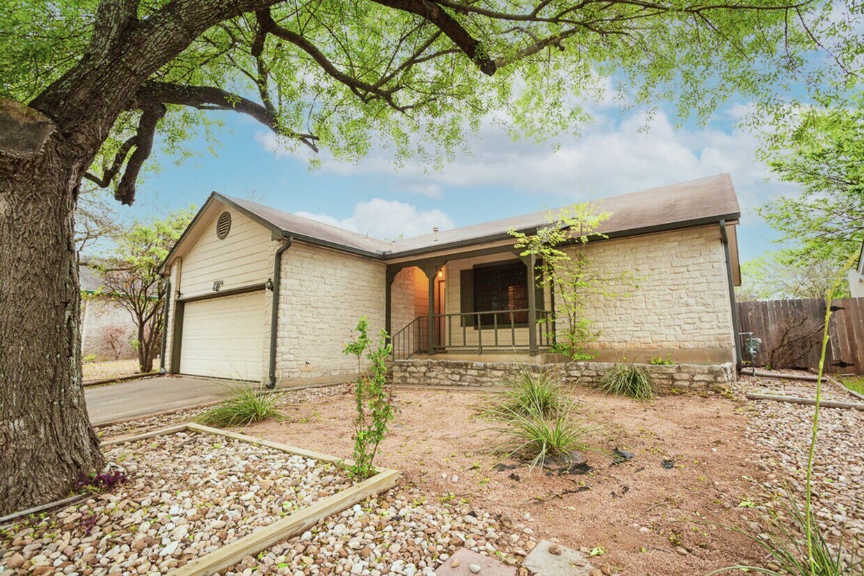 Primary Photo - Spacious 3-Bedroom Single Family Home in S...