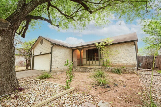 Building Photo - Spacious 3-Bedroom Single Family Home in S...