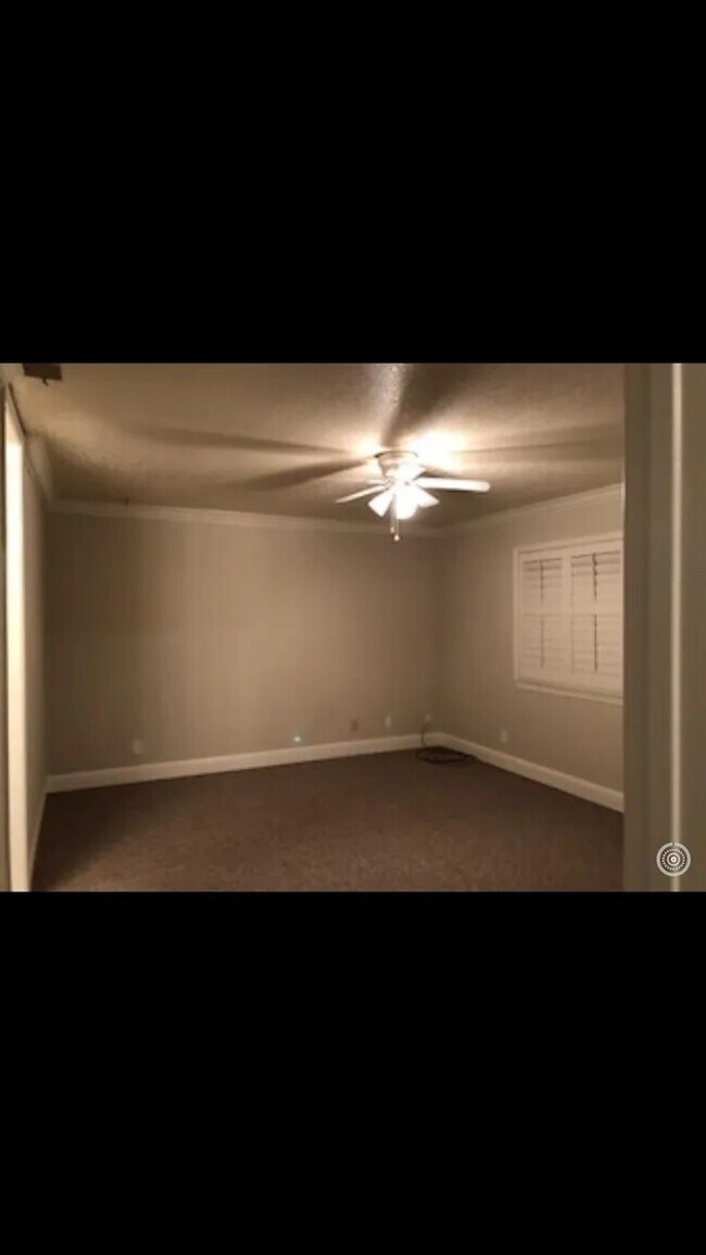 Building Photo - 9003 Bridgewood Ct