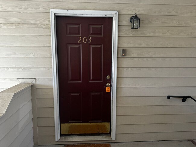 Building Photo - 2 Bedroom 2 Bath Condo