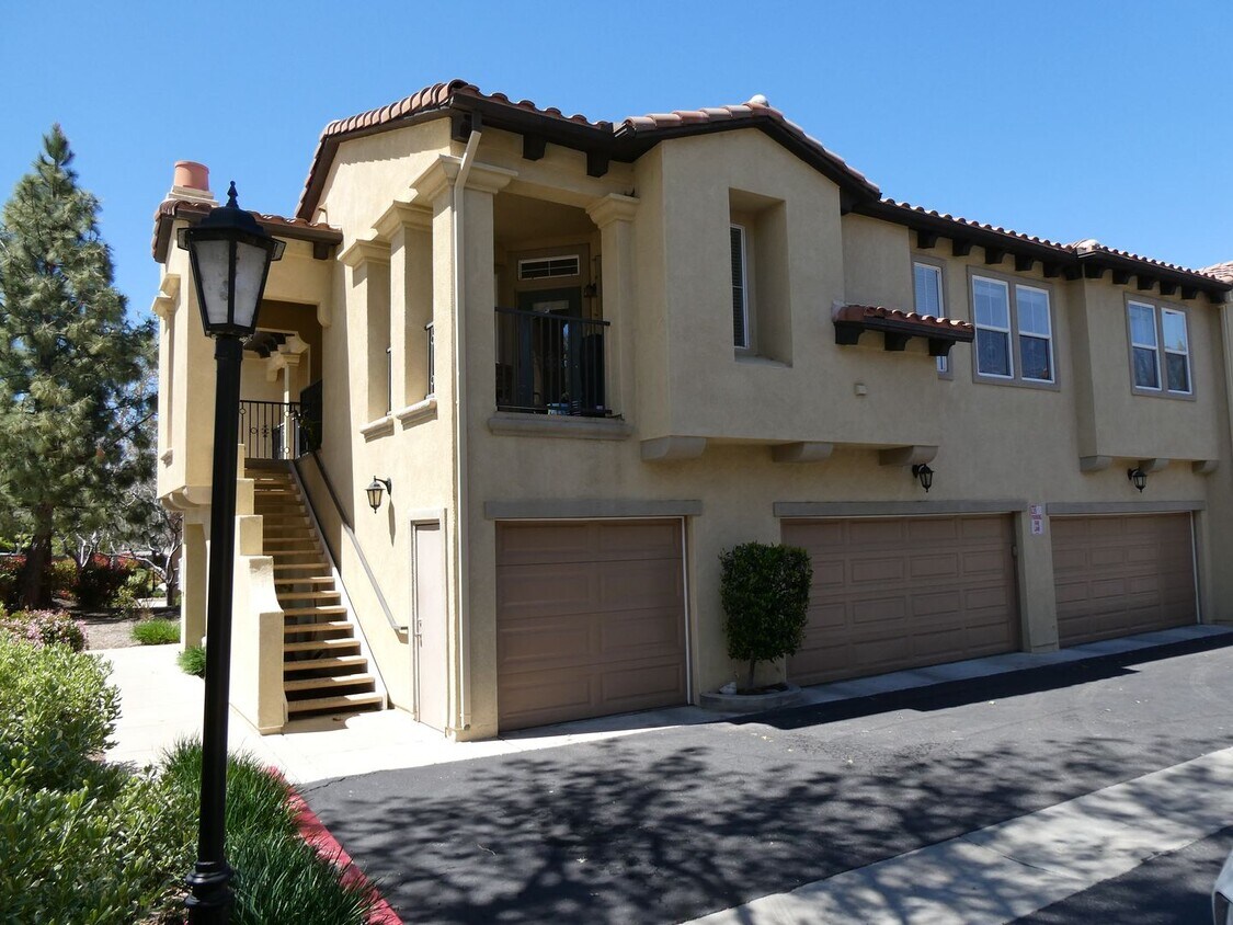 Foto principal - 2 Bedroom Condo for Rent in Canyon Country!
