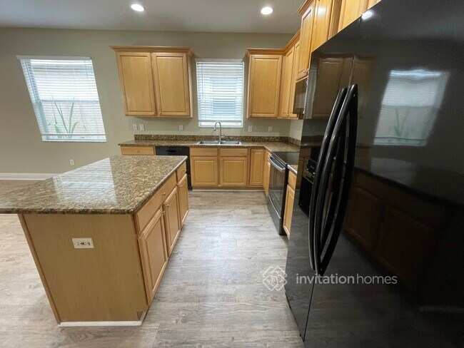 Building Photo - 411 Thicket Crest Rd