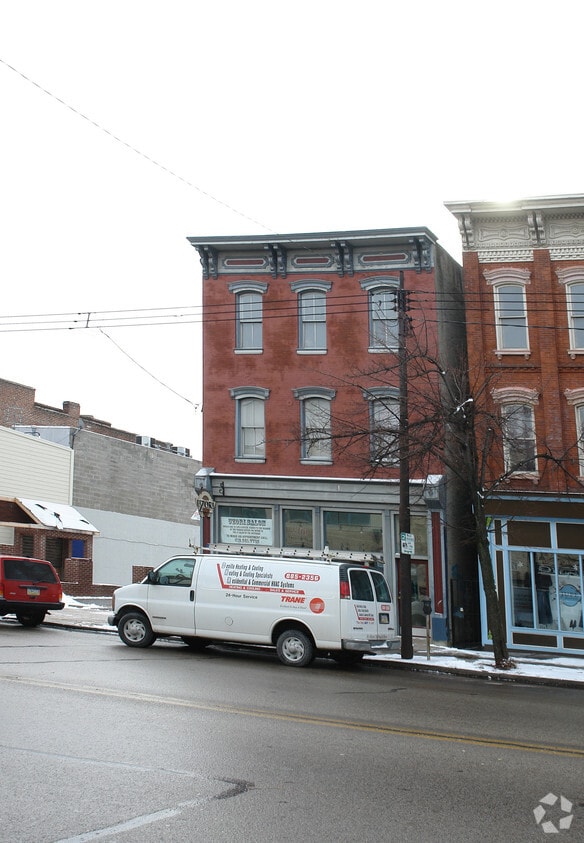 Building Photo - 2308 E Carson St