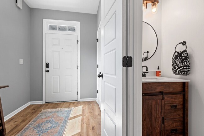Building Photo - Gorgeous 4BD/2.5BA Home Available Early May!