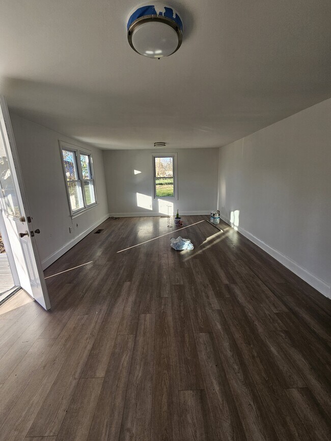 Foto del edificio - 106 Railroad Ave