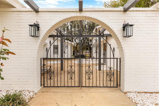 Foto del edificio - 301 Granada Calle St