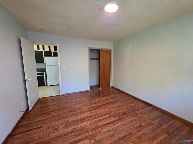 Foto del edificio - 905 Stevens Ct NE