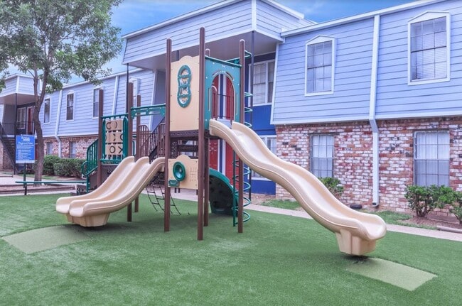 Patio de juegos - Cypress Square Apartments
