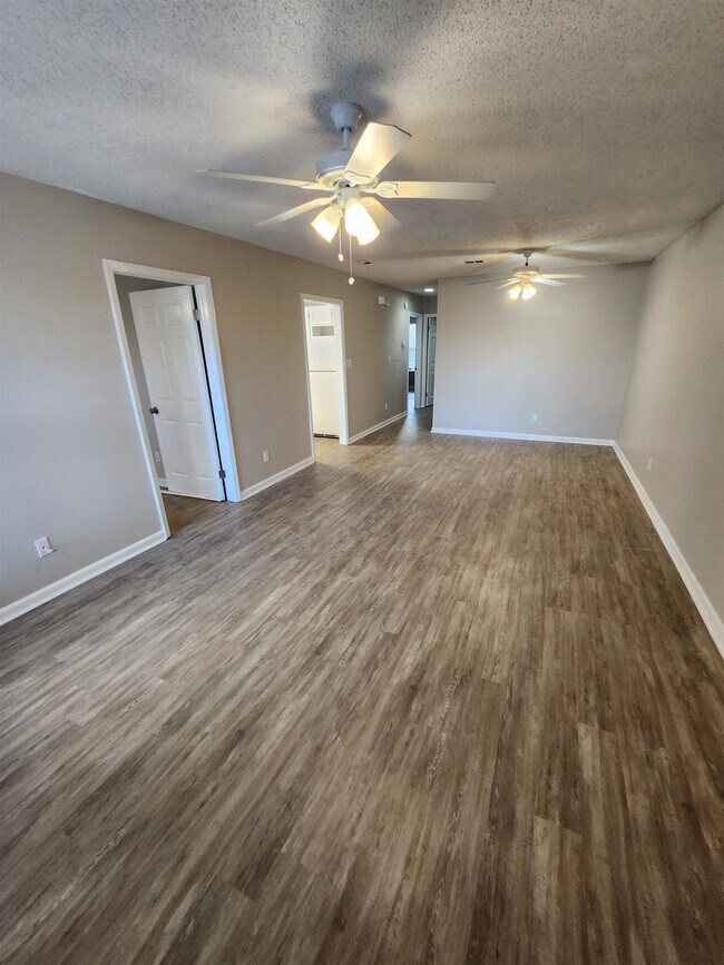 Foto del edificio - 1100 Greentree Ct