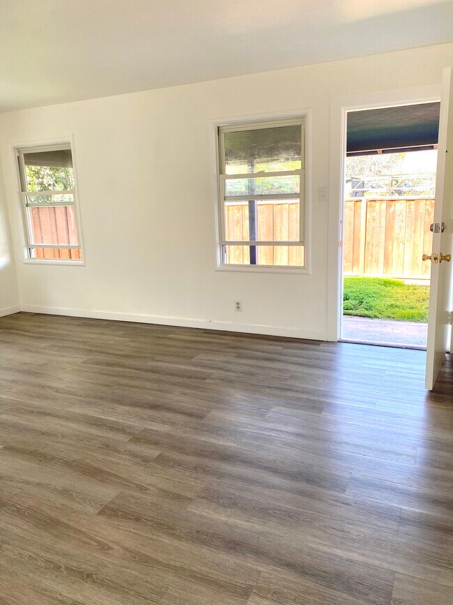 Living Room - 3814 King Ln