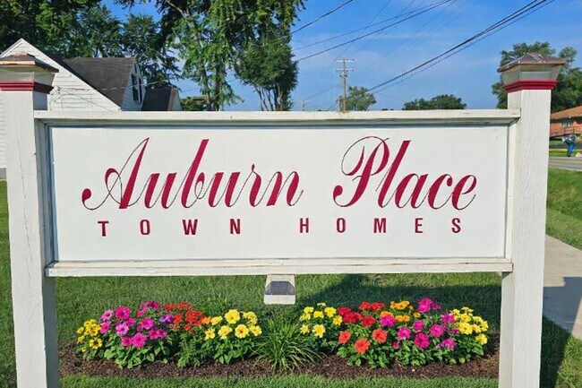 Foto del edificio - Auburn Place Town And Garden Homes