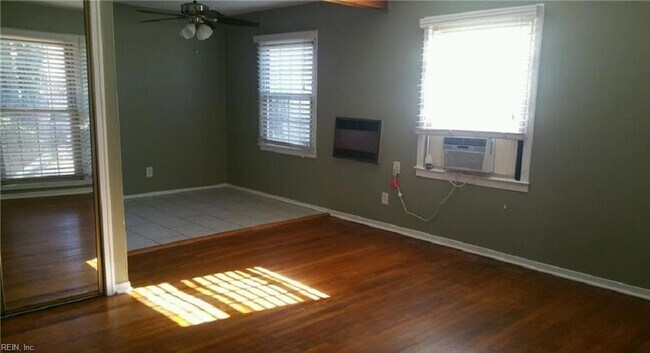 Foto del edificio - 7108 Chryslon Ln