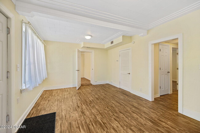 Building Photo - 149 5th St