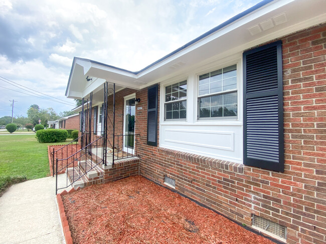 Building Photo - 5432 Plantation Dr