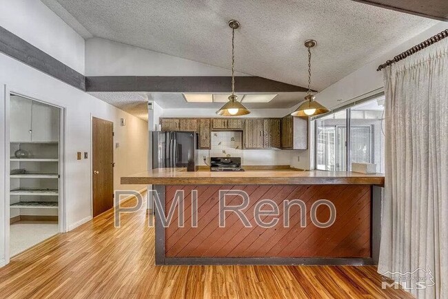 Building Photo - 2410 W Plumb Ln