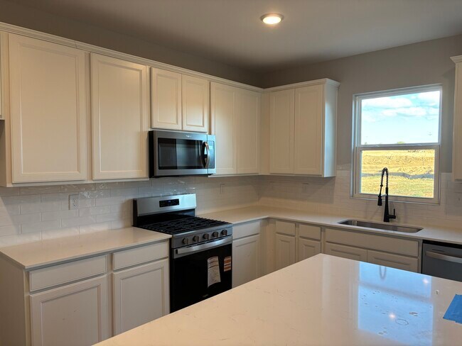 Foto del edificio - 16815 Aiken Ridge Cir