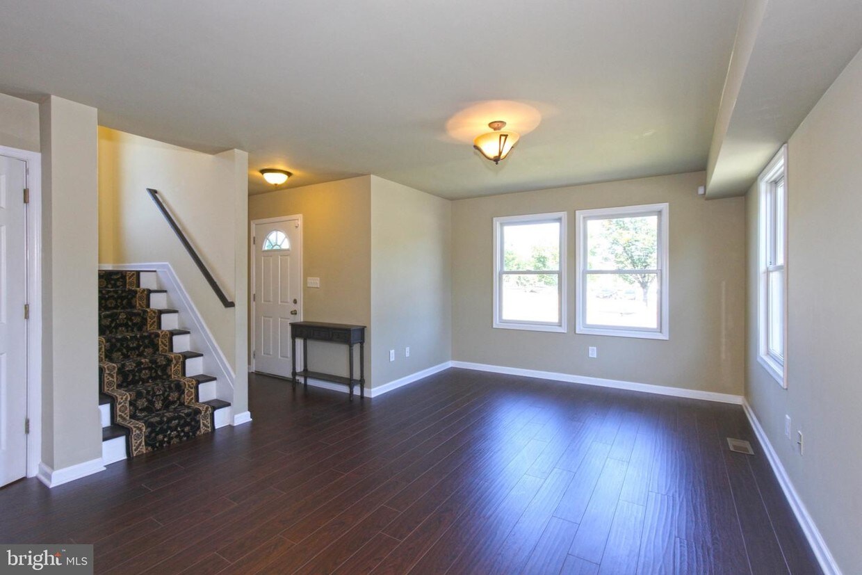 Foto principal - 833 Bestgate Rd