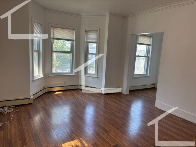 Foto del edificio - Newly renovated unit in Allston close to public transportation available 9/1/26