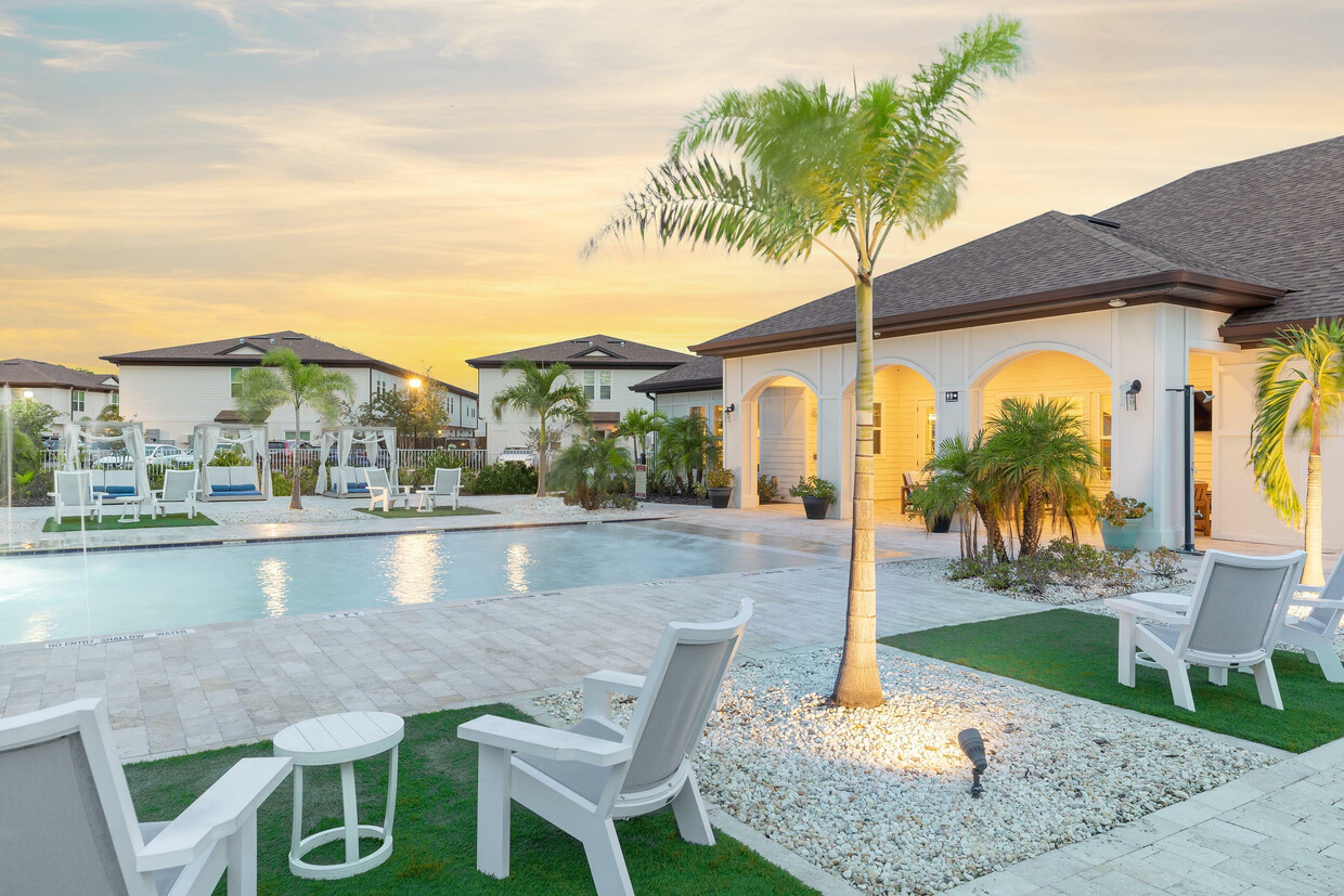 Unwind in this luxurious outdoor setting, perfect for relaxation and leisure. - Cortona South Tampa