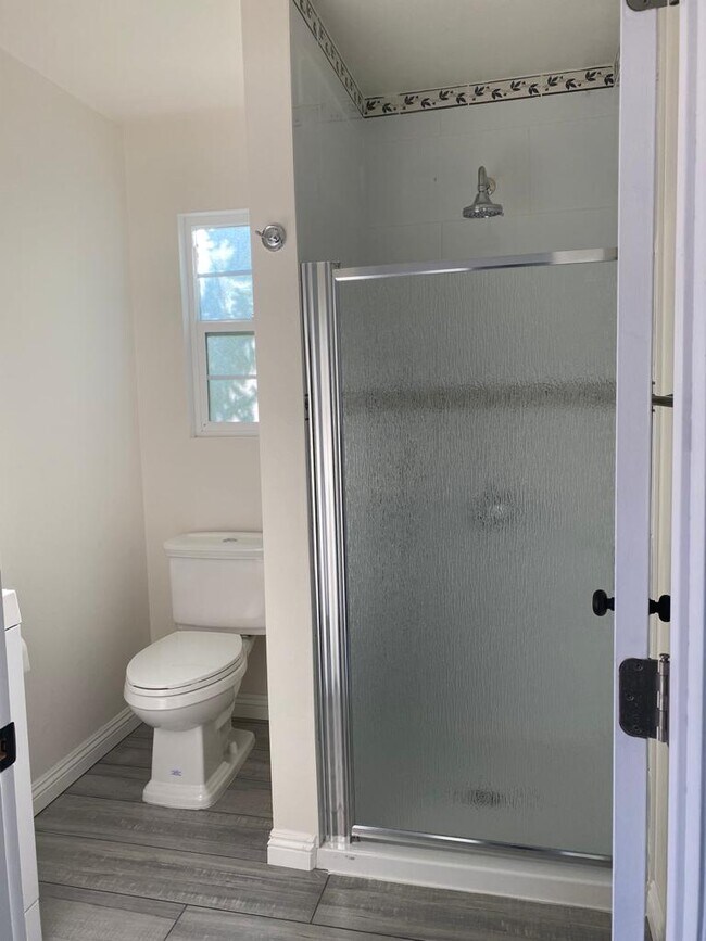 Baño privado - 10947 Exposition Blvd
