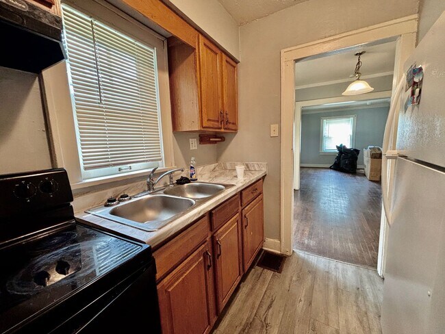 Building Photo - Charming 2-Bedroom Home with Bonus Spaces ...