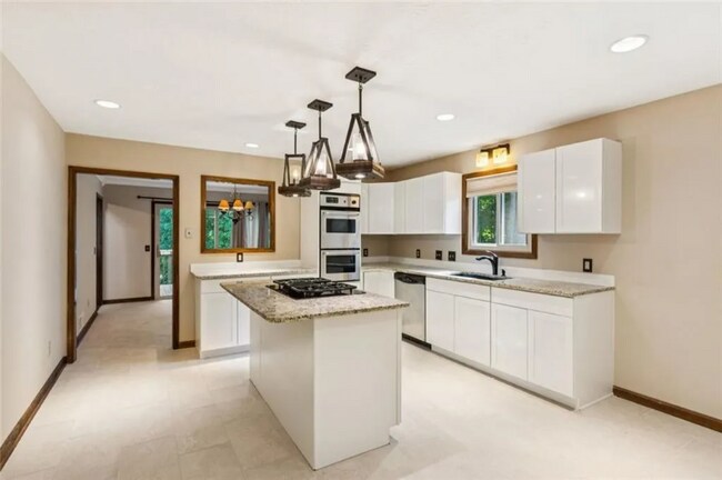 Foto del edificio - 1616 Maple Ridge Dr