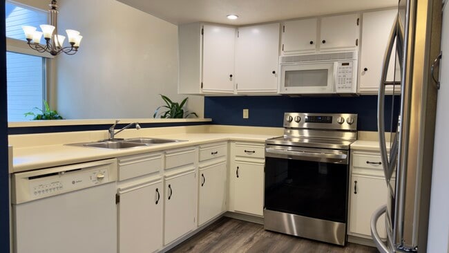 Building Photo - 8774 Allison Dr
