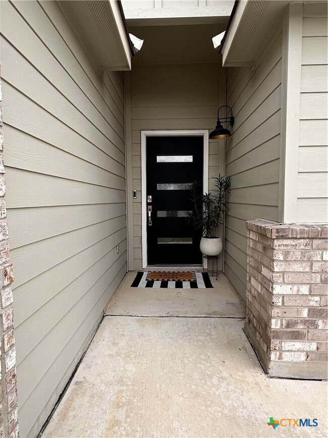 Building Photo - 2929 Greenbriar Rd