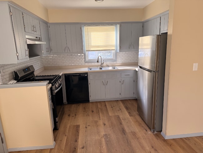 Building Photo - 12227 W Dearbourn Ave