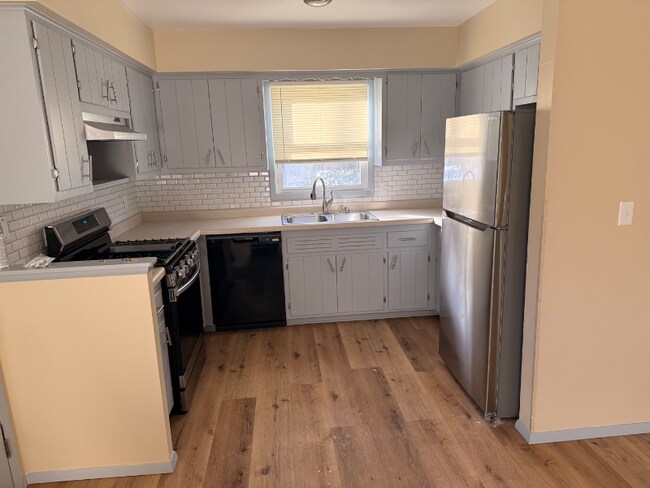 Foto del edificio - 12227 W Dearbourn Ave