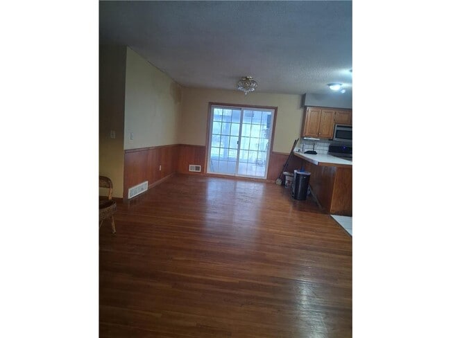 Foto del edificio - 7885 Van Buren St NE