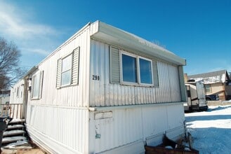 Building Photo - 290 Gladstone St