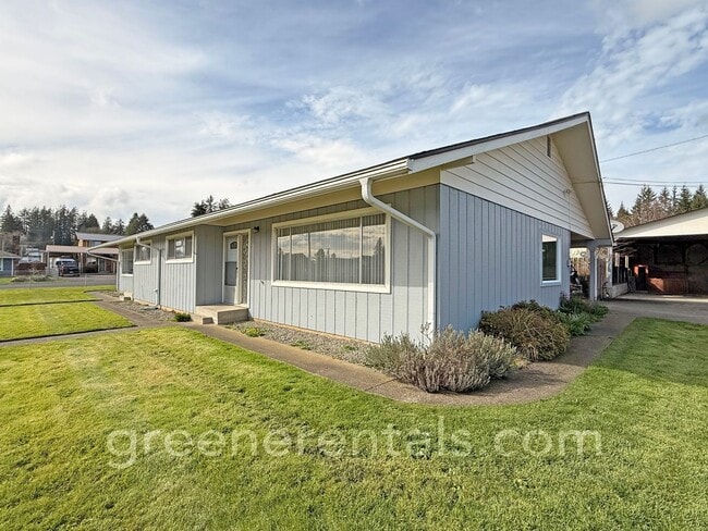 Building Photo - Charming 2BD/ 1BA Duplex in Montesano